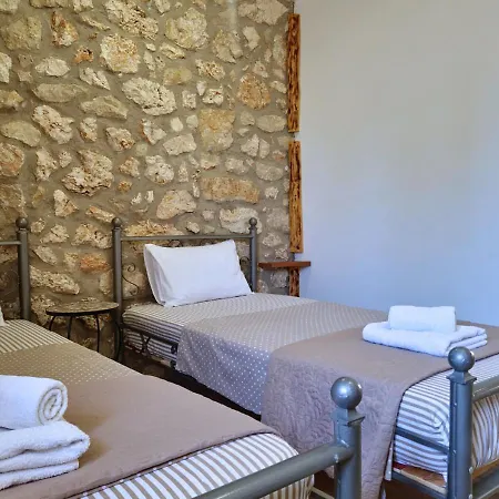 Alekos Cozy Stone 2br Karya Center Casa de Férias
