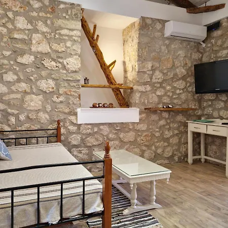 Alekos Cozy Stone 2br Karya Center Casa de Férias Kariá