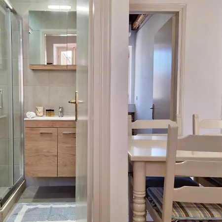 Semesterbostad Alekos Cozy Stone 2br Karya Center