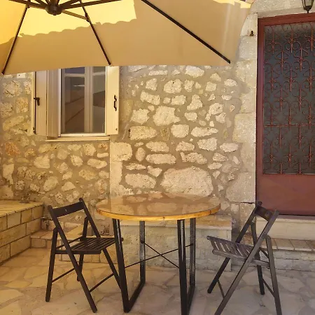 Casa de Férias Alekos Cozy Stone 2br Karya Center