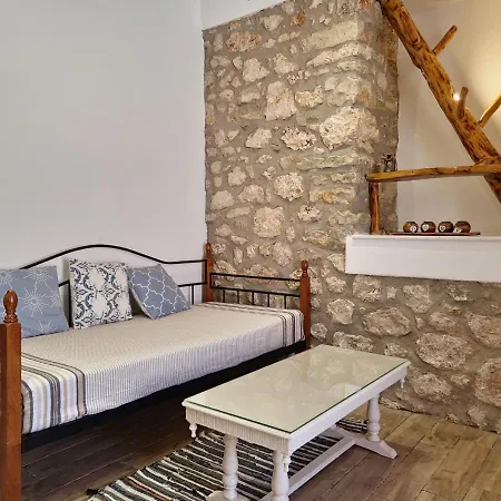 Alekos Cozy Stone 2br Karya Center Kariá