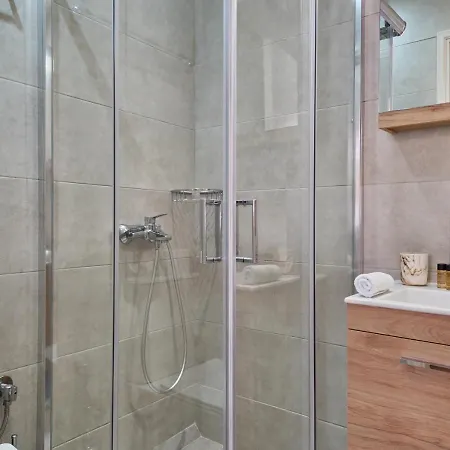 Semesterbostad Alekos Cozy Stone 2br Karya Center