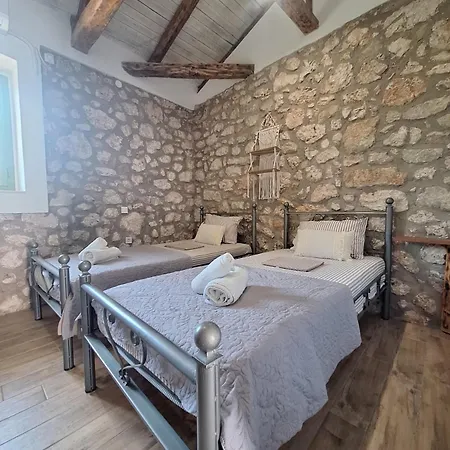 Alekos Cozy Stone 2br Karya Center *