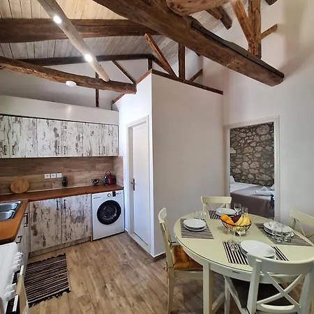 Alekos Cozy Stone 2br Karya Center Holiday home