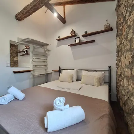 Alekos Cozy Stone 2br Karya Center *