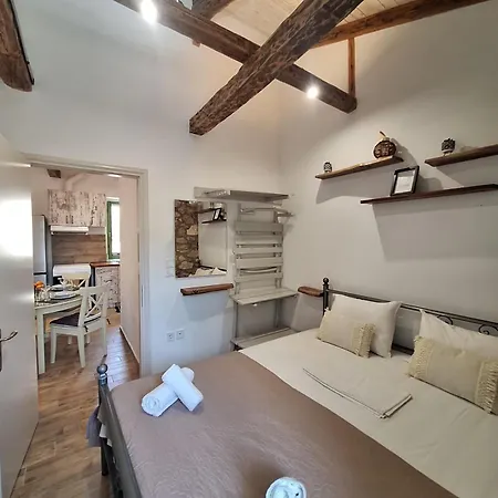 Alekos Cozy Stone 2br Karya Center