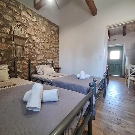 Alekos Cozy Stone 2br Karya Center Holiday home *