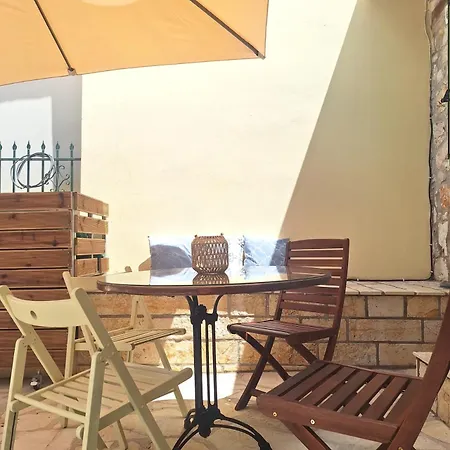 Alekos Cozy Stone 2br Karya Center *