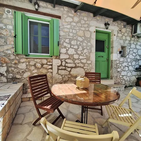 Alekos Cozy Stone 2br Karya Center Holiday home
