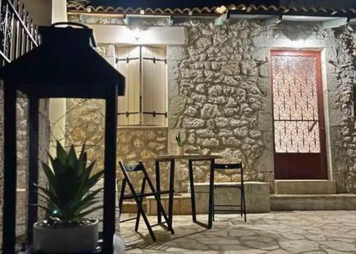 Casa de Férias Alekos Cozy Stone 2br Karya Center *