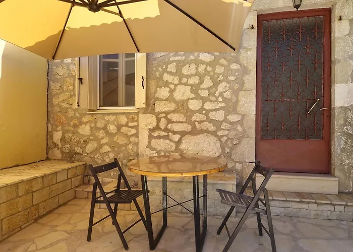 Casa de Férias Alekos Cozy Stone 2br Karya Center