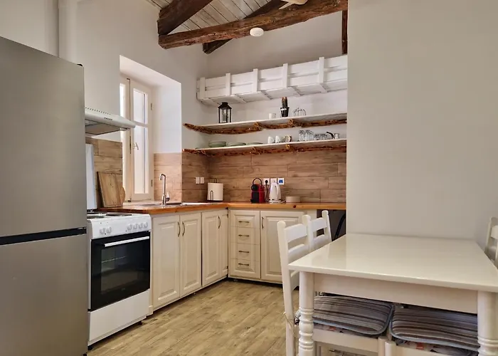 Alekos Cozy Stone 2br Karya Center Kariá