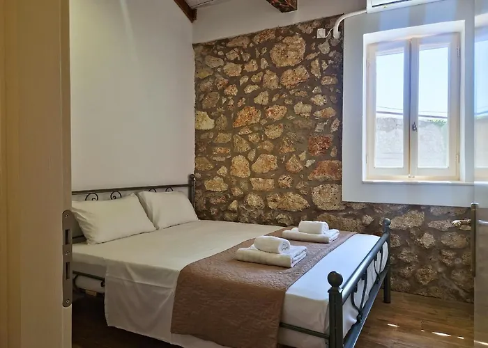 Alekos Cozy Stone 2br Karya Center Casa de Férias