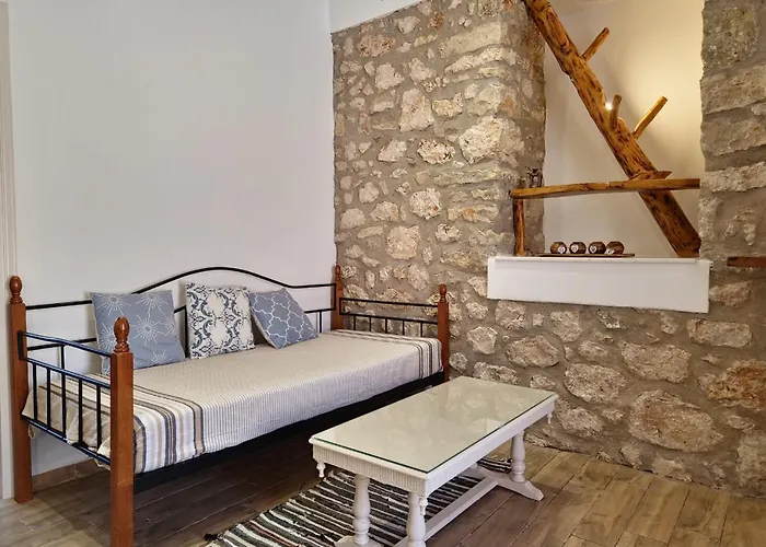 Alekos Cozy Stone 2br Karya Center Kariá