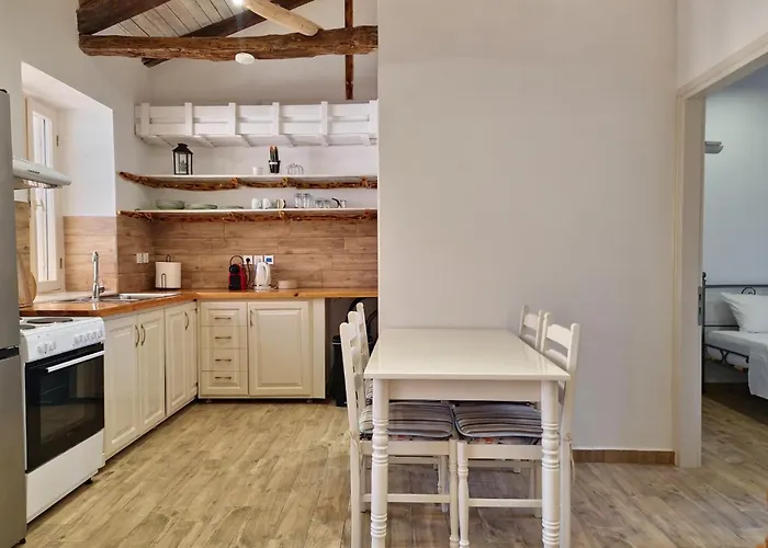 Casa de Férias Alekos Cozy Stone 2br Karya Center Kariá